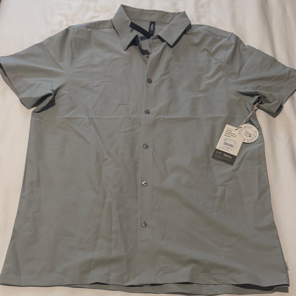 Vuori Short-Sleeve Button-Down Shirt in Light Gray